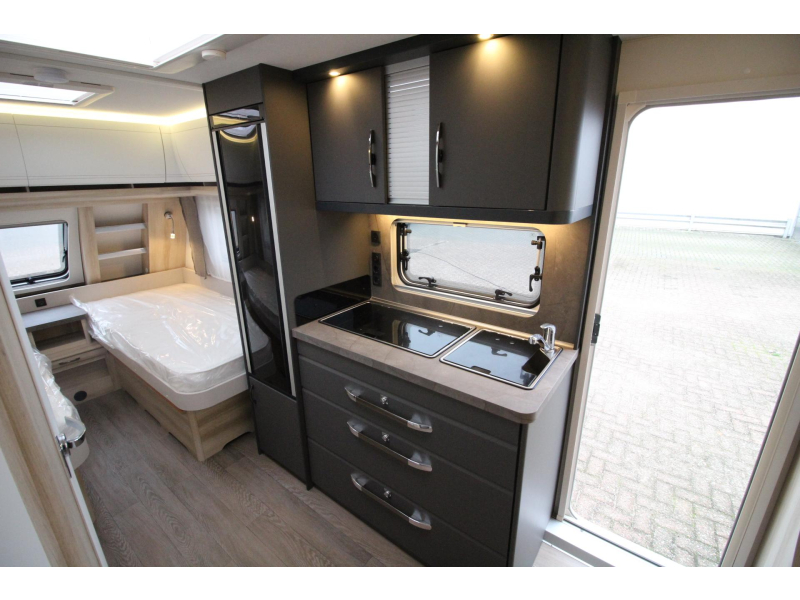 Hobby De Luxe 495 UL &iexcl;Camas individuales y asiento redondo! foto: 11