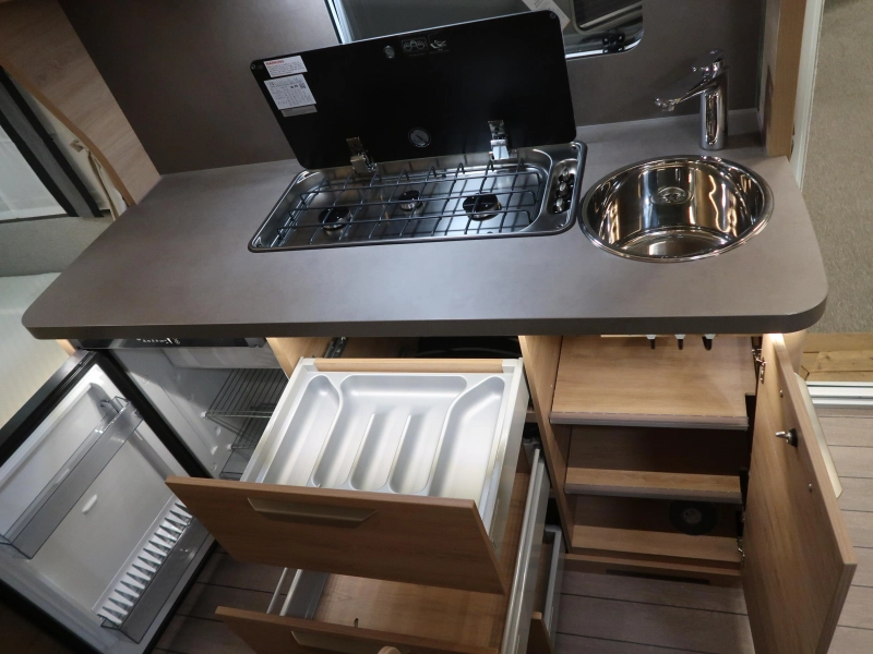 Knaus Sudwind Black Selection 420 QD COMPACT EN GROTE KEUKEN !  foto: 11