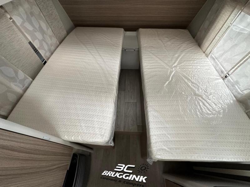 Bürstner Averso Plus 520 TL - ENKELE BEDDEN  foto: 10