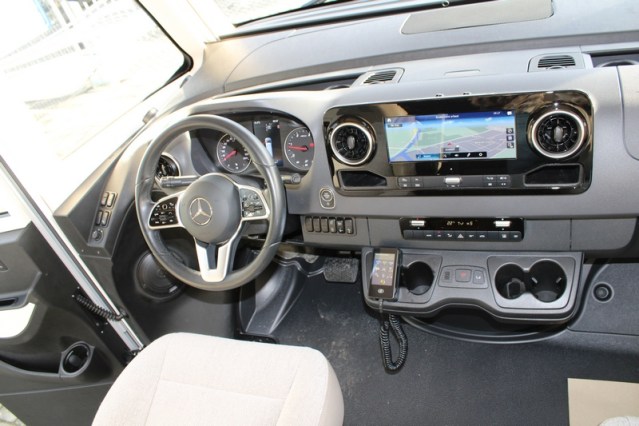 Volledig luchtgeveerde Hymer B ML I 780 9 G Tronic Automaat 170 pk Mercedes 417 CDI (53  foto: 19
