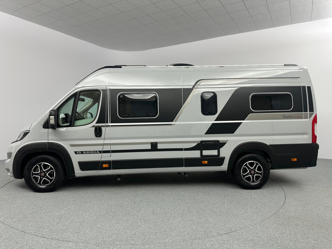 Adria Twin Supreme 640 SGX Foto: 13