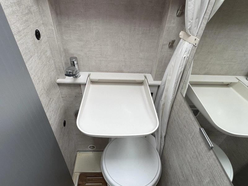 Hymer Van 520 S Einzelbetten Raumwunder Foto: 14