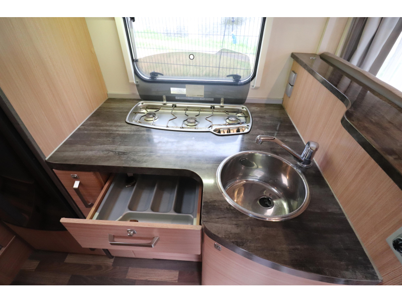 Knaus Sky Wave 700 MEG 4-Persoons/Enkele bedden  foto: 16