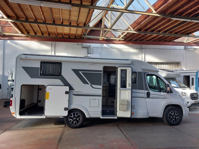 Adria Compact DL Lengtebedden face2face  foto: 8
