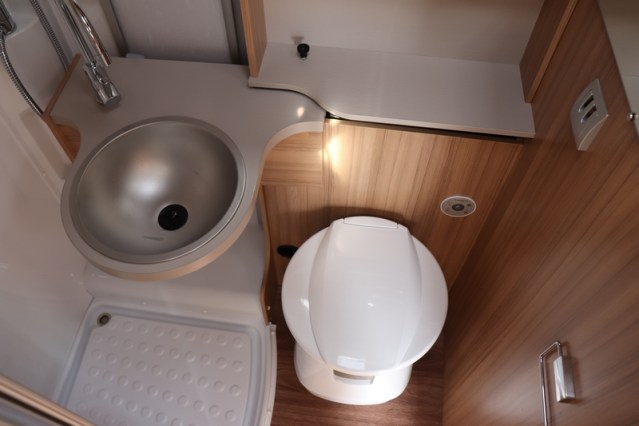 9-speed AUTOMATIC Knaus Platinum Edition Sun TI 650 flat floor single beds (80 photo: 53