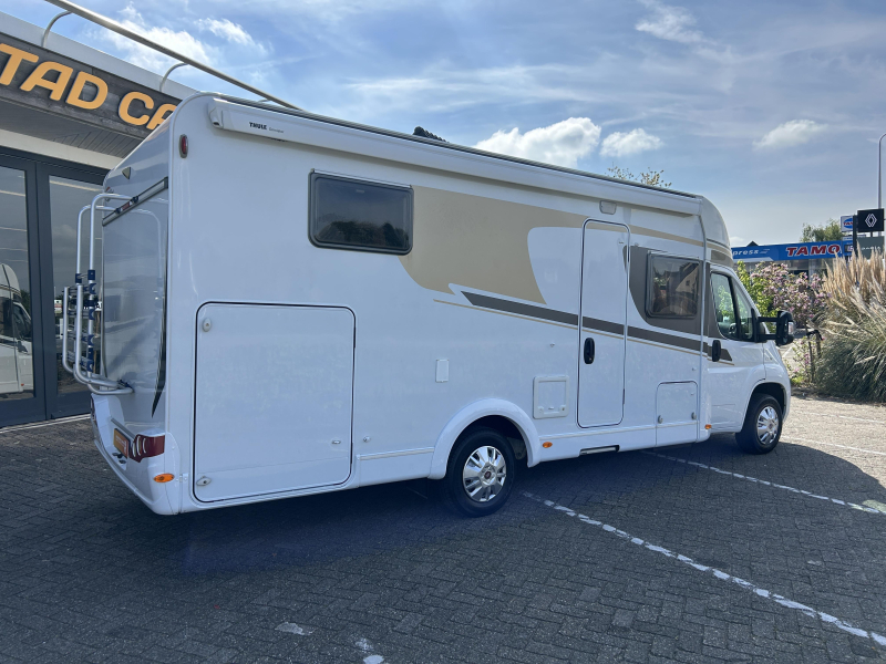 Hymer Carado ENKELE BEDDEN + HEFBED  foto: 3