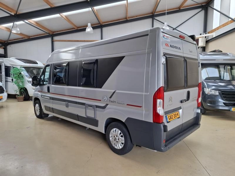 Adria Twin 600 SPT 160PK Vastbed Airco  foto: 5