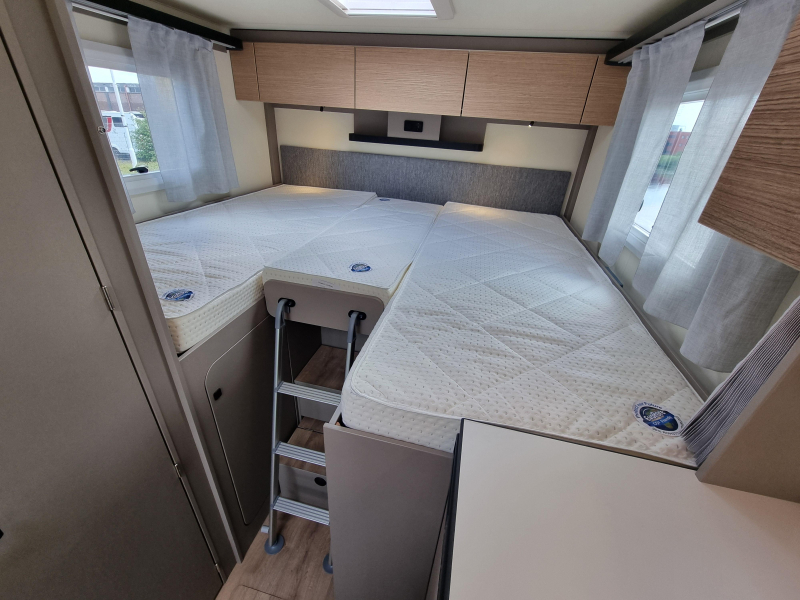 Bürstner Campeo TD 690 G Hefbed / Combi 6D / Maxi  foto: 11