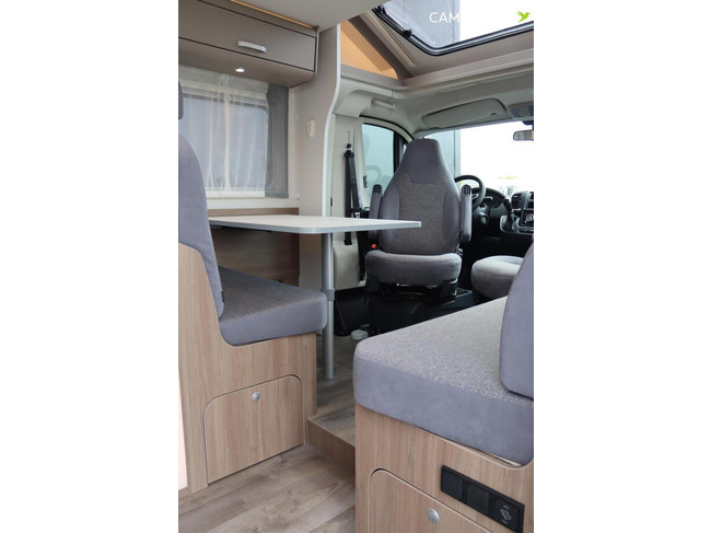 Carado T448 140pk Automaat | Pro + Pakket | Lengtebedden | Luifel | Grote garage | Hefbed | Nieuw uit voorraad leverbaar |Panoramaraam foto: 6