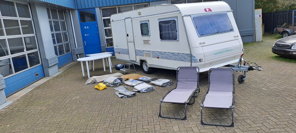 Caravan ADRIA Unica 461 Met voortent en inboedel! 5 pers foto: 23