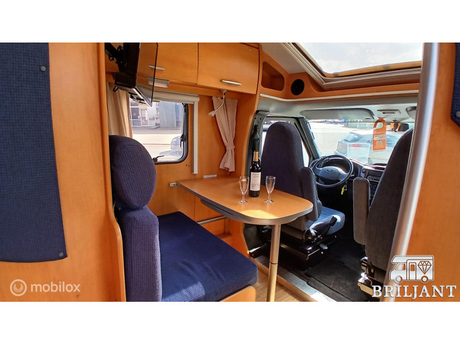 Hymer TEILINTEGRIERT HV 522 .. 2006 transverse bed photo: 3