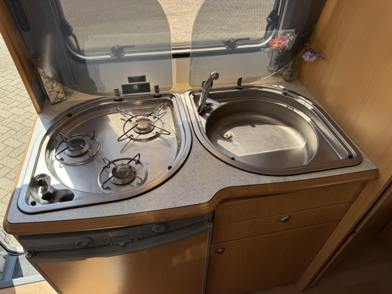 Homecar P 561 Aire acondicionado de motor Cama francesa foto: 17