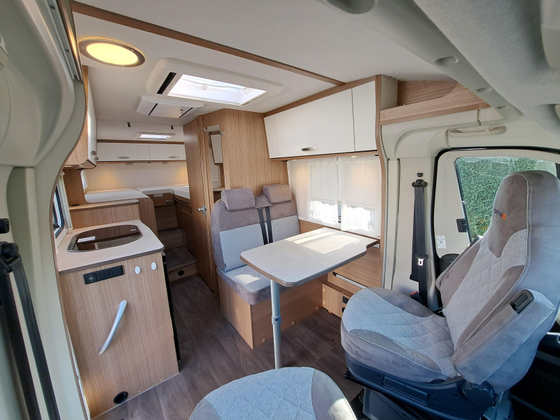 Carado V337 Zenec Nav Airco,Bearlock foto: 6