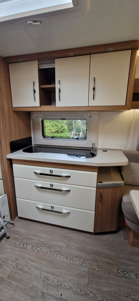HOBBY Hobby De Luxe 540 FU – Frans Bed – Mover (Autark) foto: 15