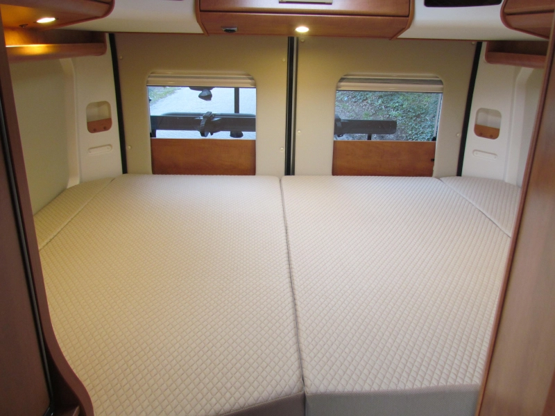 Malibu Van Comfort 600 DB Dwarsbed, Automaat  foto: 2