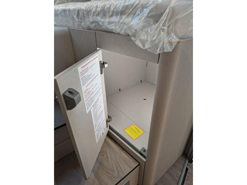 Hymer Tramp S 680 -- 5 gordels --  foto: 16