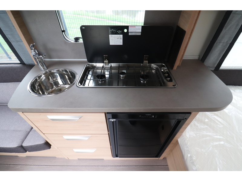 Knaus Sudwind Black Selection 450 FU Modell 2026 - 1700KG - 147 Foto: 10