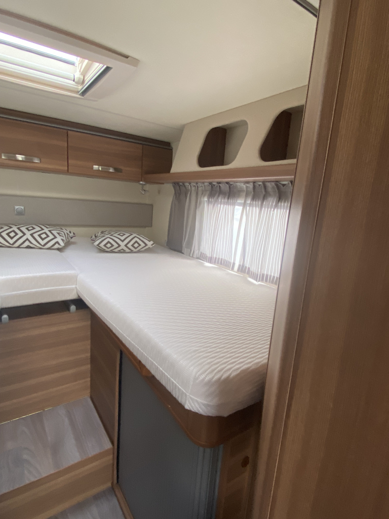 Weinsberg Pepper 600 Peugeot 163 PK, Half-integraal, 2 Lengte-bedden, Garage, Aut. schotel / LCD Camper Centrum On the Road aan de Noorderringweg 4 in Marum. foto: 8