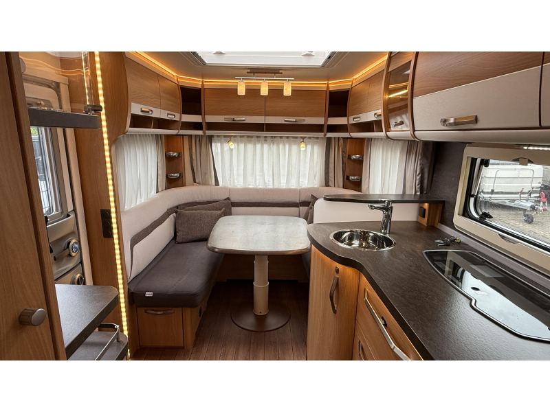 Knaus Sudwind Silver Selection 500 FU frans bed rondzit toilet  foto: 1
