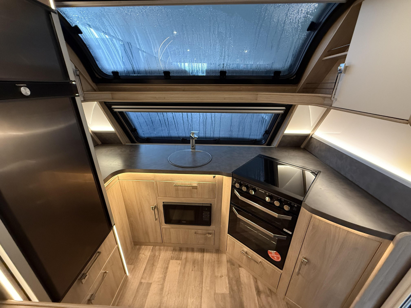 Kabe Royal 780 TDL Front Kitchen - Komplett Foto: 5