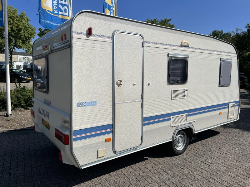 Adria Unica 432 PX voortent en luifel  foto: 1