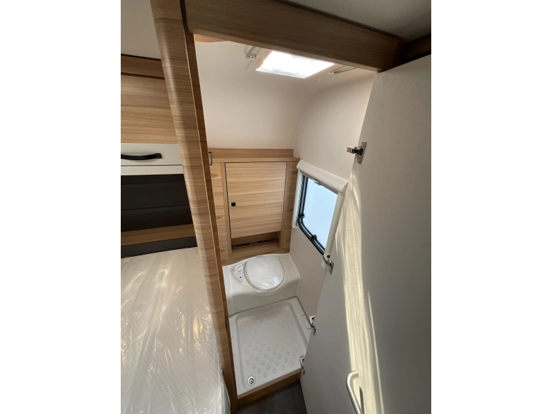 Dethleffs Summer Edition 560 FMK PRIMEUR-BUNK BED photo: 8