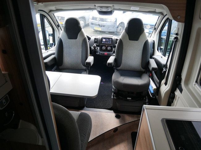 Hymer Yosemite 6 metros, camas individuales, techo elevable, 4 personas foto: 8
