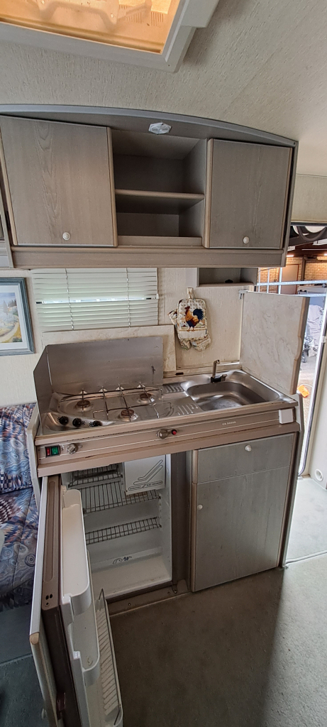 Caravan ADRIA Unica 461 Met voortent en inboedel! 5 pers foto: 17