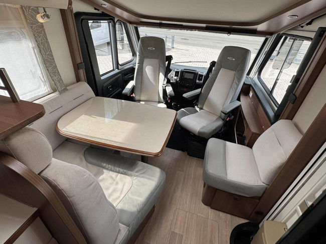 LMC I735 Explorer Automaat Enkele Bedden Hefbed Zonnepaneel Maxxfan Construct foto: 11