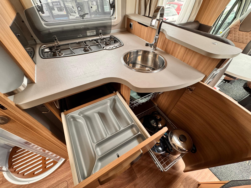 Knaus Sun Ti 700 LX Premium con cama Queen foto: 10