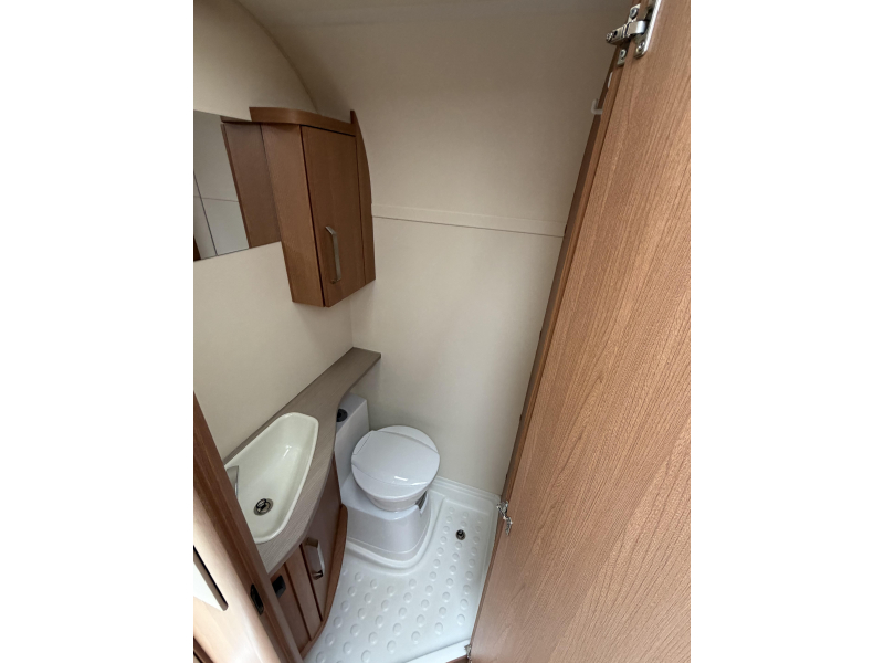 Knaus Sport 400 QD Nieuw staat | Compleet  foto: 7