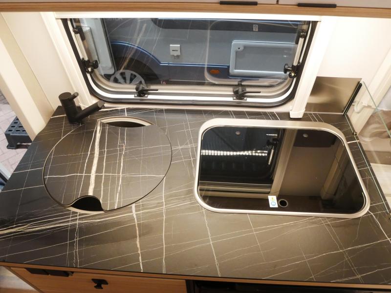 Eriba Touring 430 Gratis mover en luifel  foto: 7