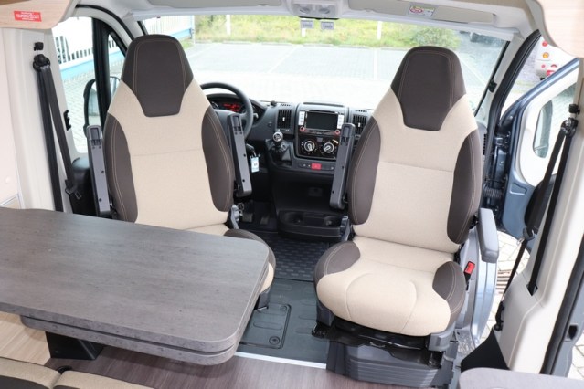 Autocaravana compacta Boxstar Street 600 de Knaus compacta 5.99 m cama transversal Fiat 140 cv (47 foto: 20