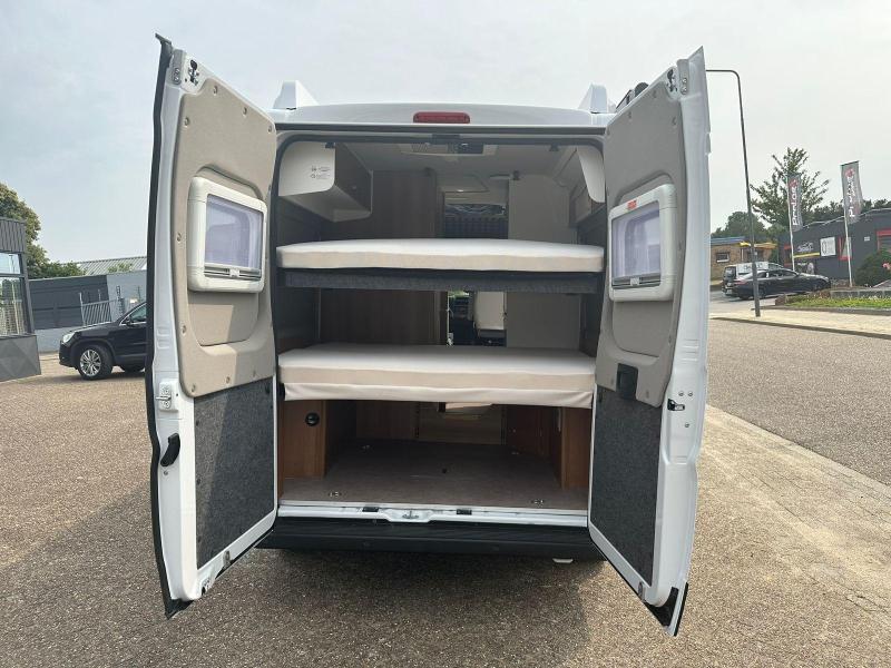 VANTourer 600 D 6 plazas para dormir y cama elevable y techo elevable foto: 11