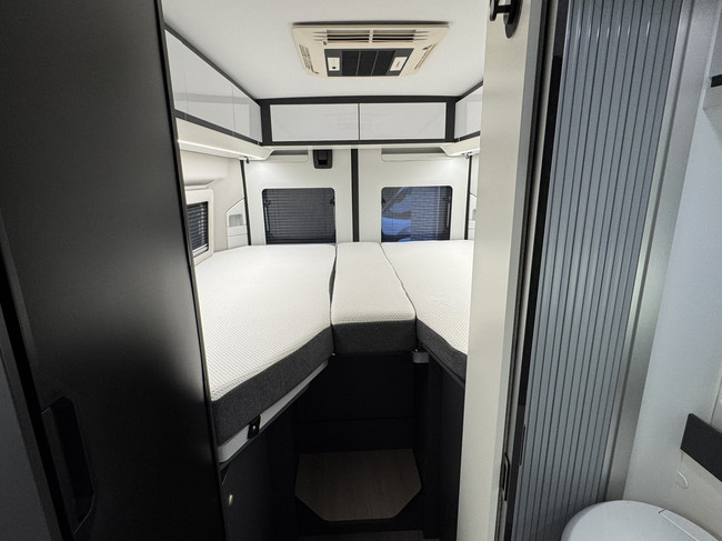Adria Twin Supreme 640 SLB 160 pk AUTOMAAT 9-Traps Euro6 Fiat Ducato Maxi 4250 kg **Enkele lengtebedden/4 zitplaatsen/XXL Koelkast/Dak foto: 16