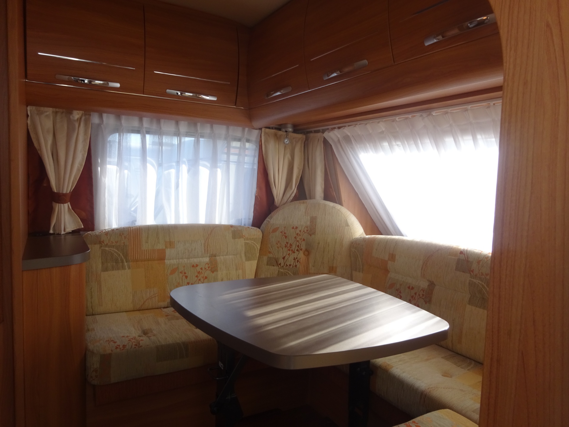 Hobby De luxe 460 LUEnkele Bedden+Rondzit+Mover foto: 21