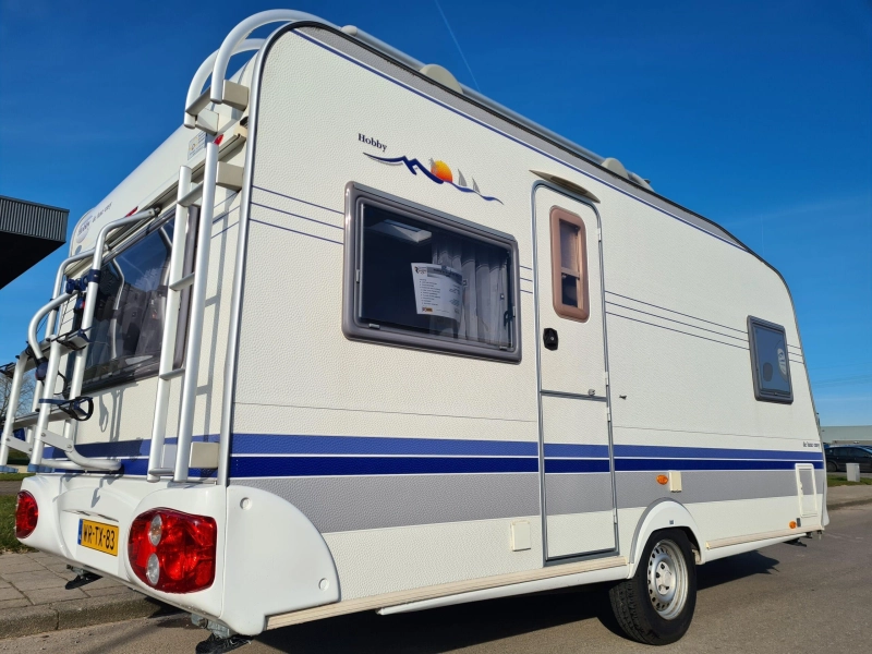 Hobby De Luxe 460 UFE met Luifel  foto: 1