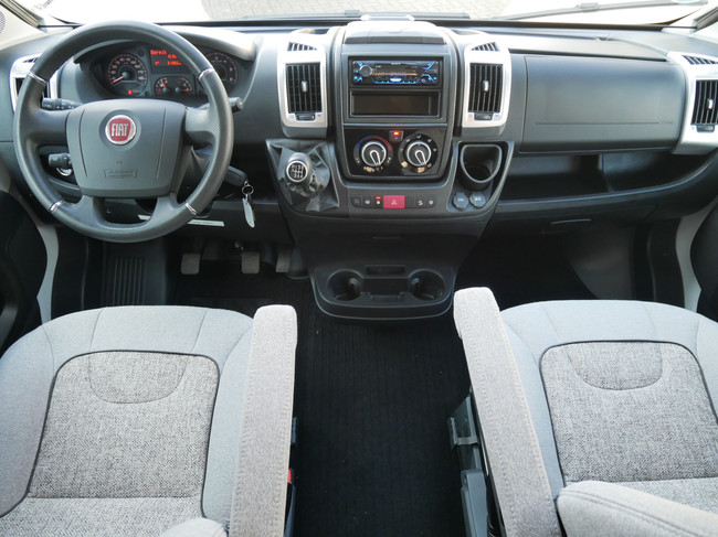 Carthago Malibu Van 600, 6 Meter Buscamper, Groot Bed!! foto: 3