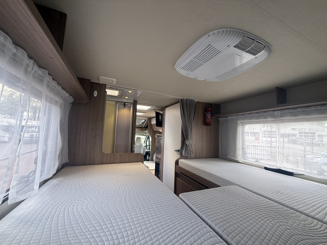 Hymer carado T 447 autom&aacute;tico camas individuales toldo aire acondicionado de techo panel solar antena parab&oacute;lica el&eacute;ctrica TV c&aacute;mara portabicicletas garaje grande nevera XXL foto: 20