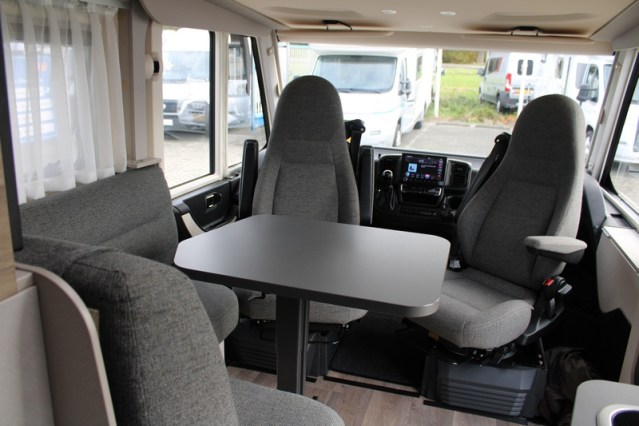 Young lightweight integral Hymer Exsis I 580 Pure 9G Tronic AUTOMATIC single beds (58 photo: 24