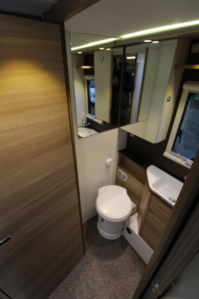 Adria Martix Axess M670 SL foto: 10