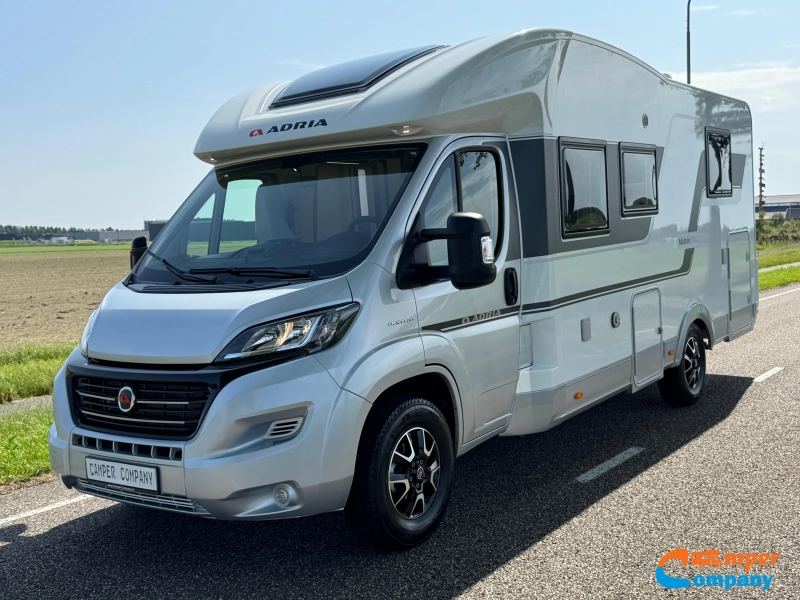 Adria Matrix 640 DC Queensbed / Face to face 