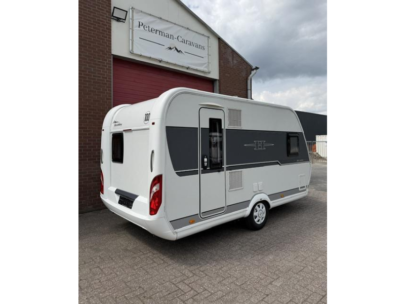 Hobby De Luxe 400 SFE Incl. Mover and Awning photo: 2