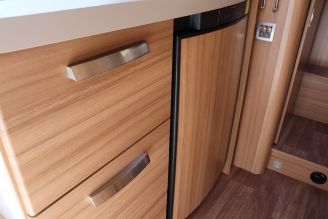 9-speed AUTOMATIC Knaus Platinum Edition Sun TI 650 flat floor single beds (80 photo: 41