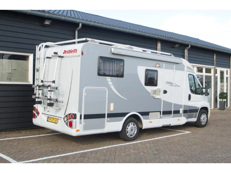 Dethleffs Globebus T 004 halfintegraal camper  foto: 4