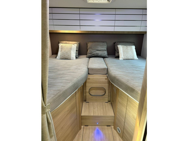 Challenger Half Intergraal 287 GA Ford Transit with Single Beds 5 SEAT BELTS photo: 3