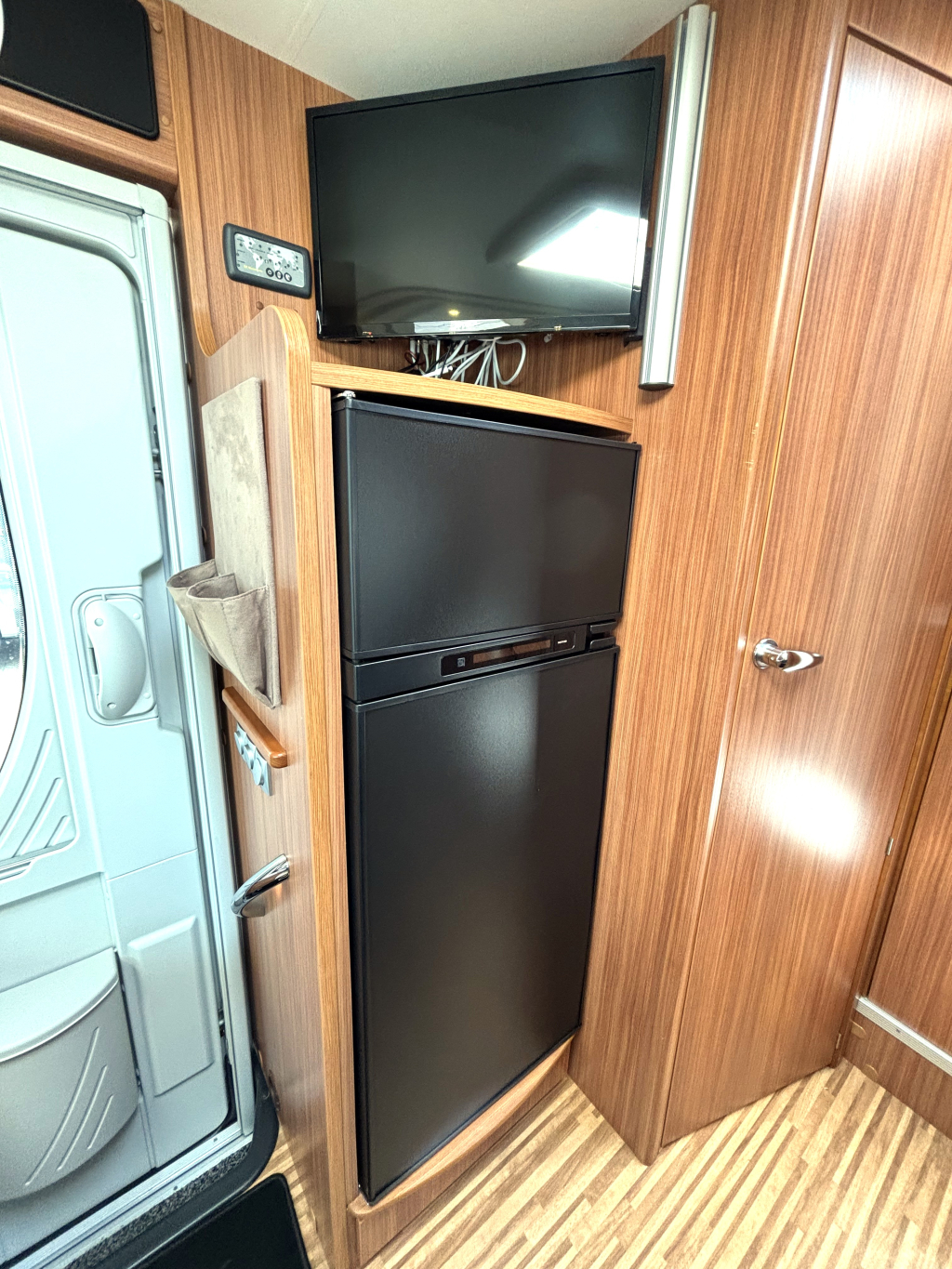 Adria Coral 690 SC QUEENSBED EURO 5 ALKO LUCHTVERING  foto: 8