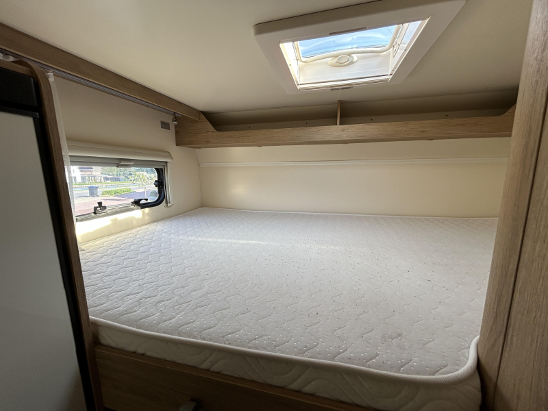 Roller Team Kronos 279 M 6P ETAGENBETT XXL Garage Foto: 13