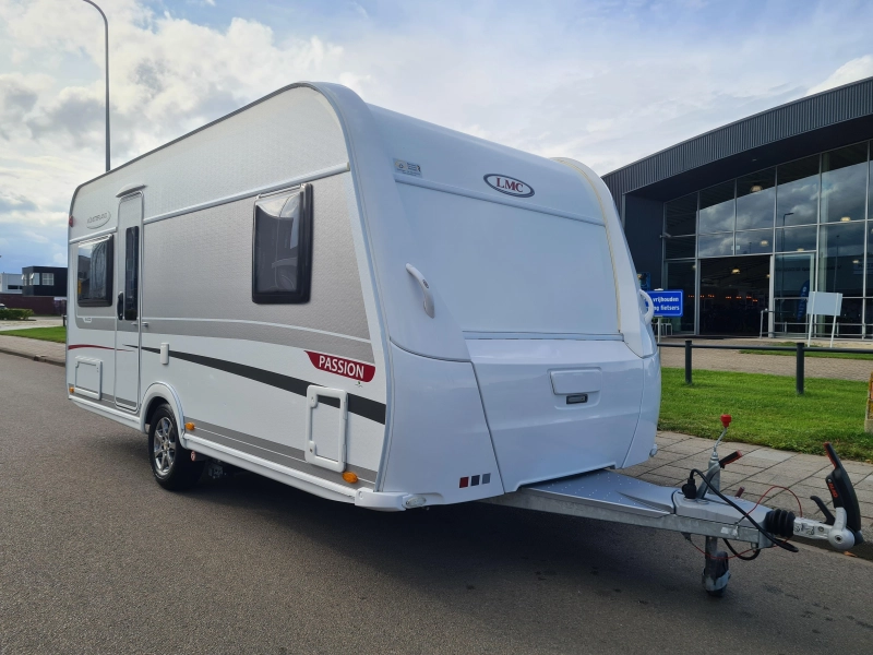 LMC Passion 440 D Voortent en mover  foto: 2