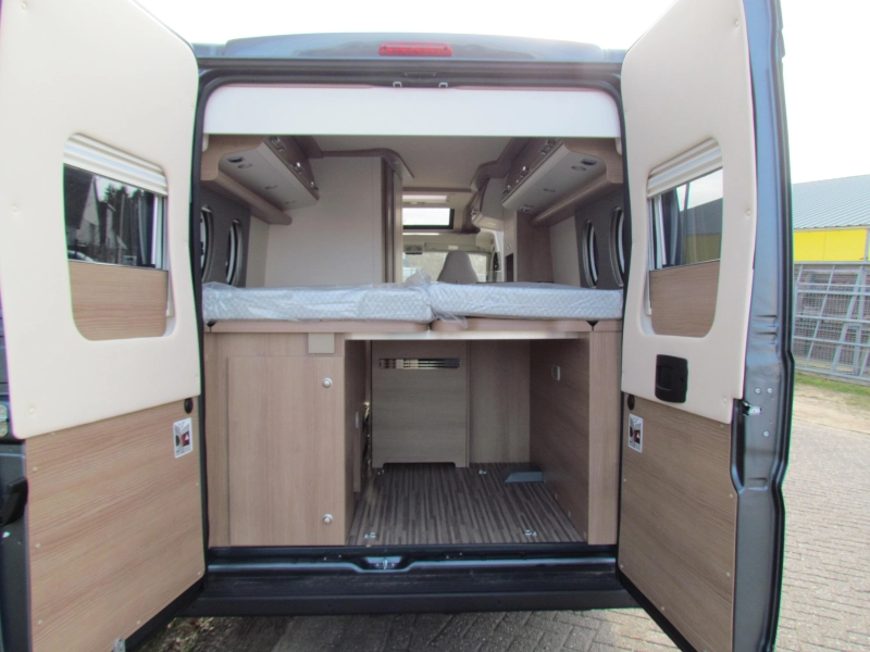 Malibu Diversity GT Skyview 640 LE K Lengtebedden, Automaat  foto: 9